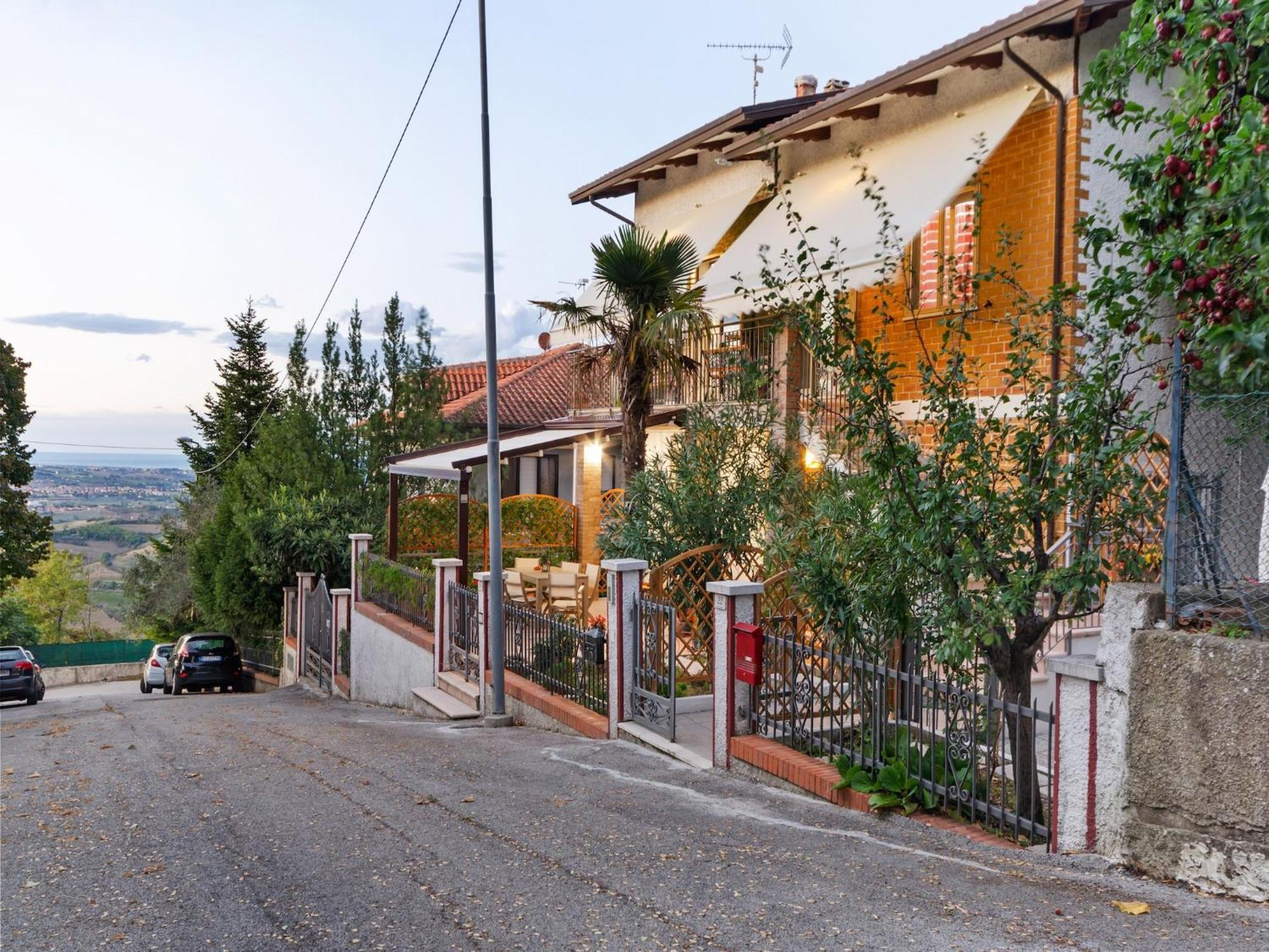 Pleasant Apartment With Courtyard Saludecio Exteriér fotografie