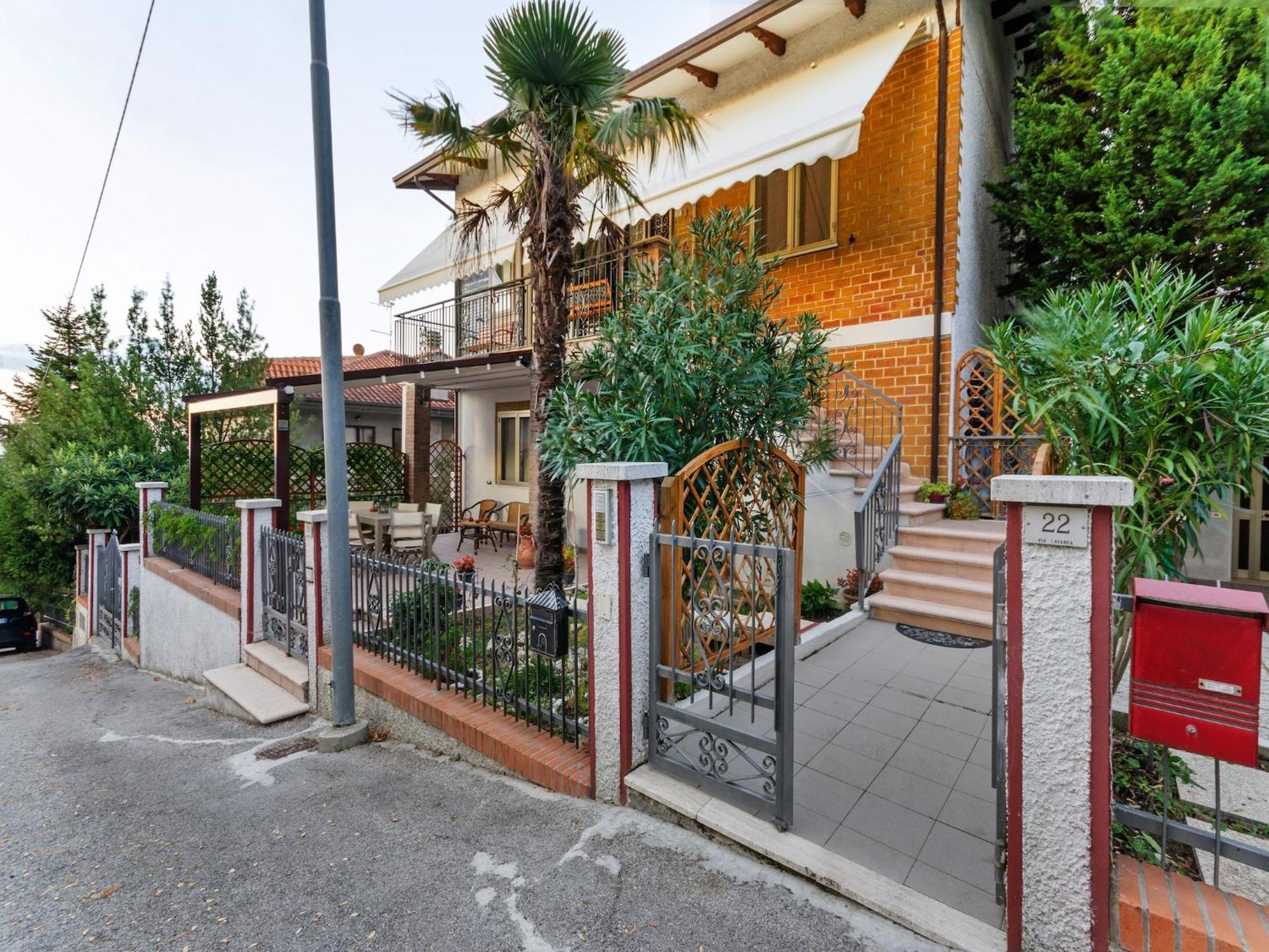 Pleasant Apartment With Courtyard Saludecio Exteriér fotografie